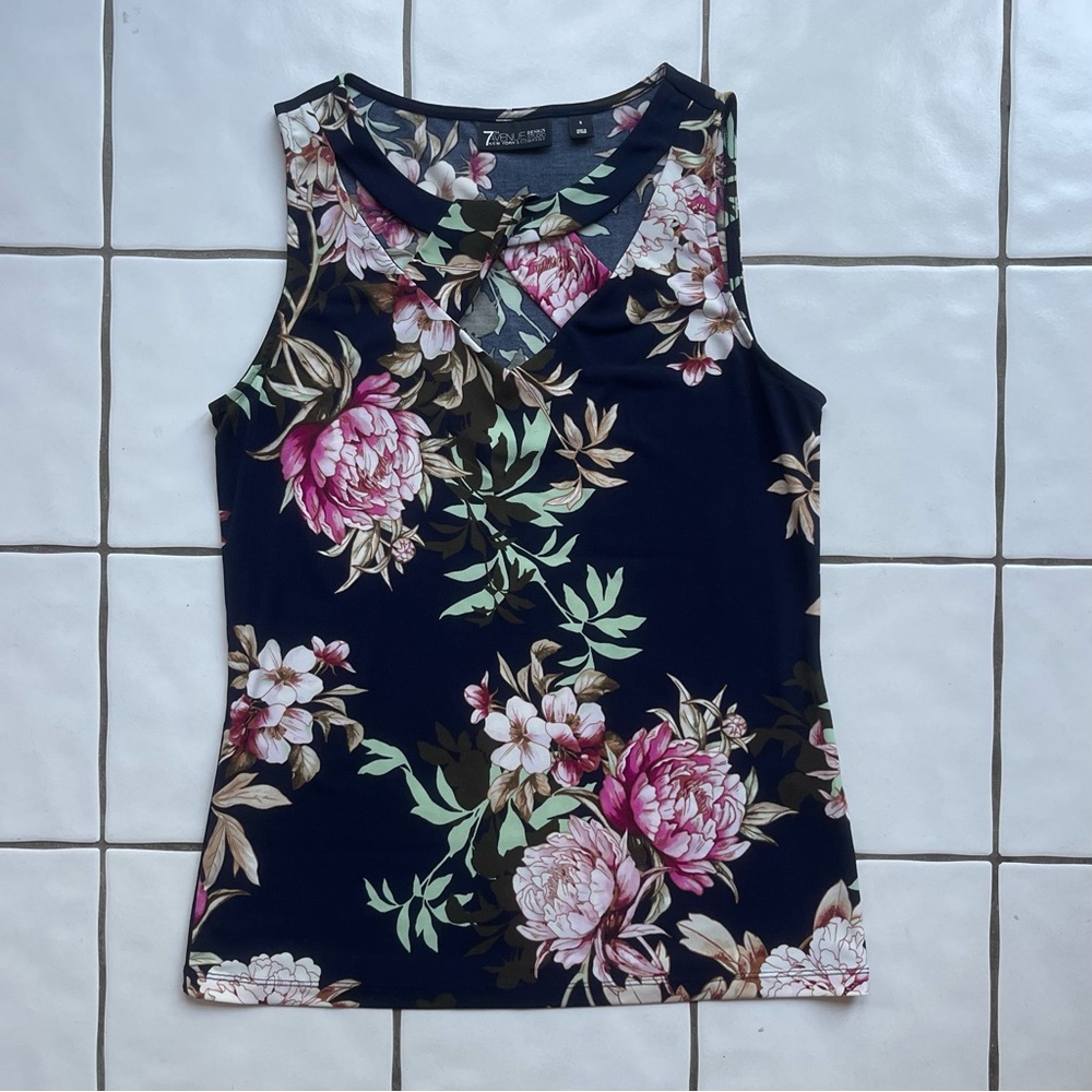 EUC New York & Company Cut Out Floral Tank Top